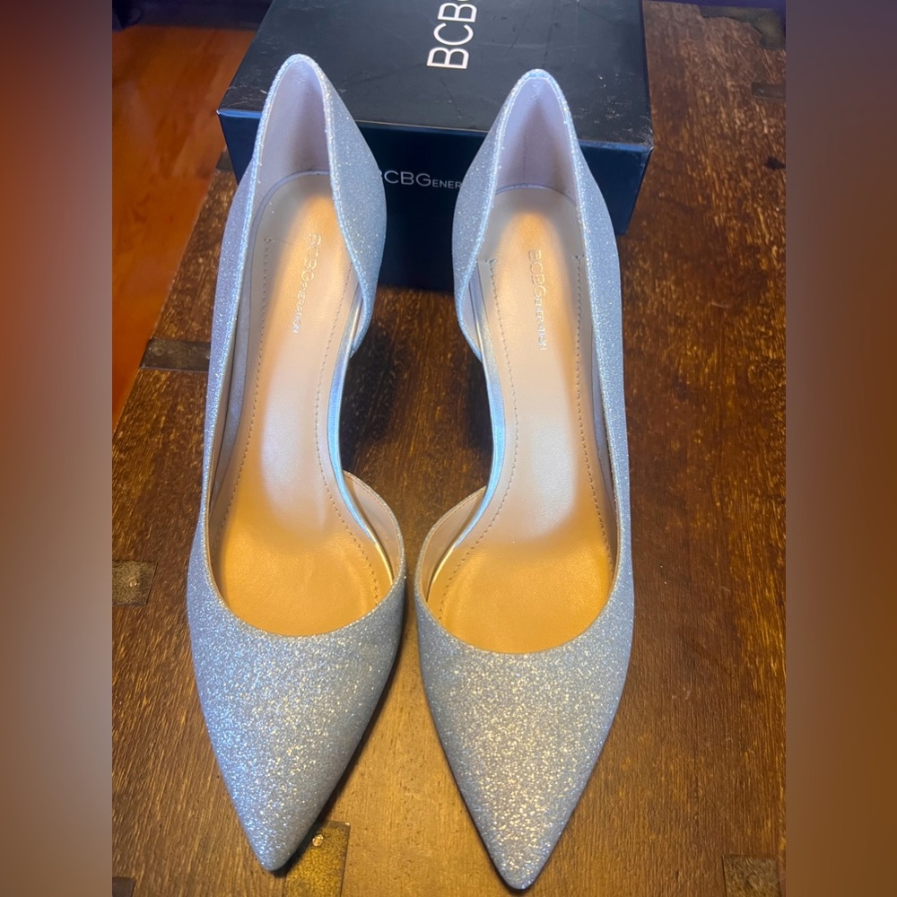 BCBG generation evening pump